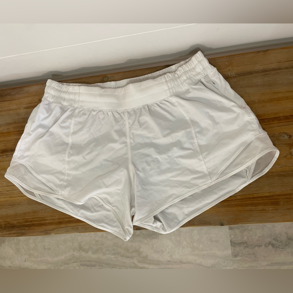 Lululemon hotty hot low-rise shorts 4” white